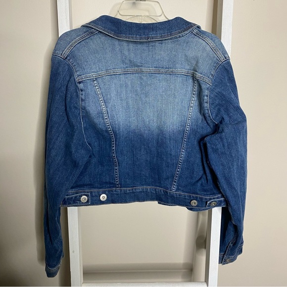 NWT Torrid Crop Denim Jacket - Medium Wash. Size 1. - Picture 5 of 13